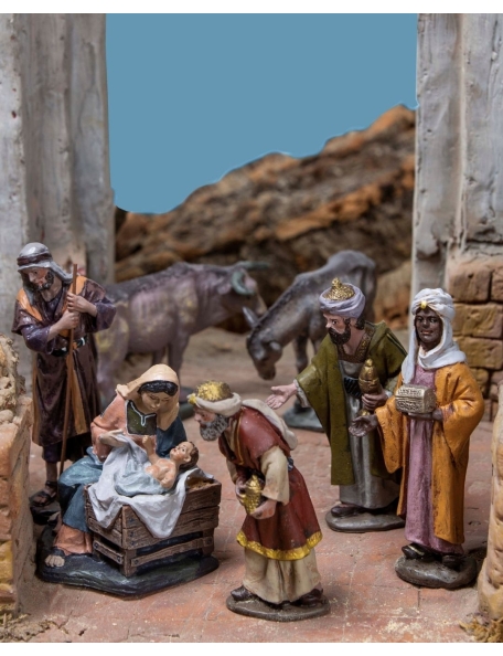 Figuras del misterio y reyes adorando